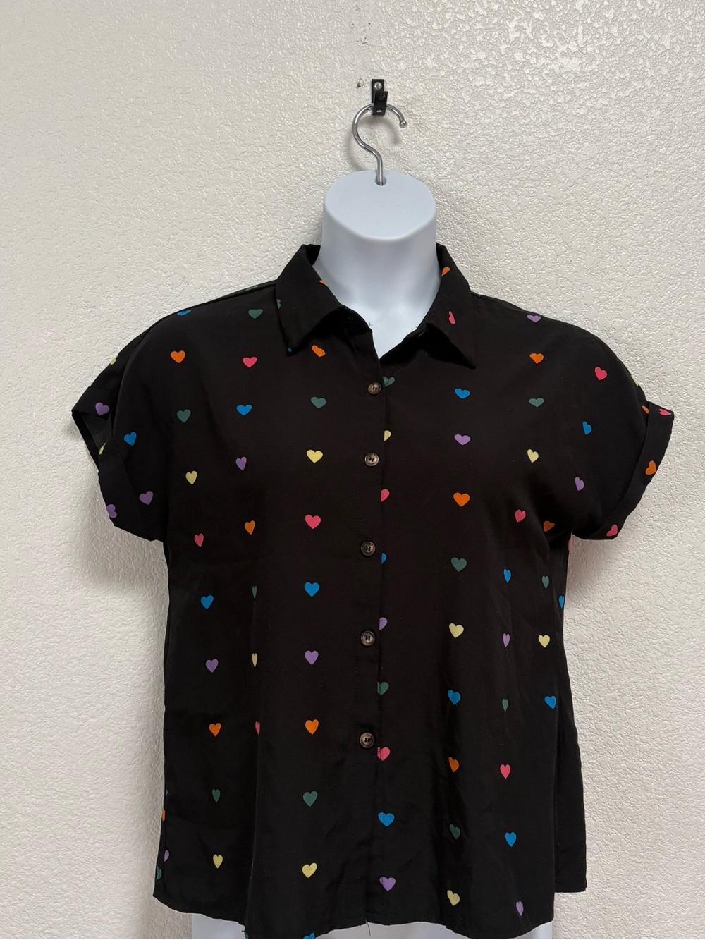 SHEIN Black Short-Sleeve Button-Down Shirt with Multicolor Hearts